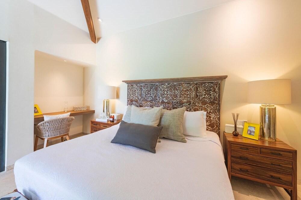 Sunny Vacation Villa 57