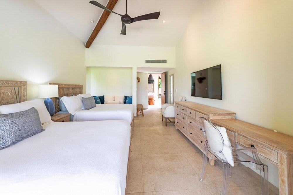 Sunny Vacation Villa 57