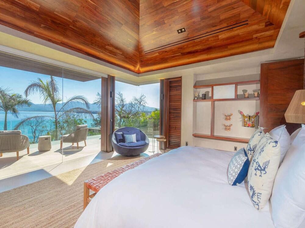 Sunny Vacation Villa 12