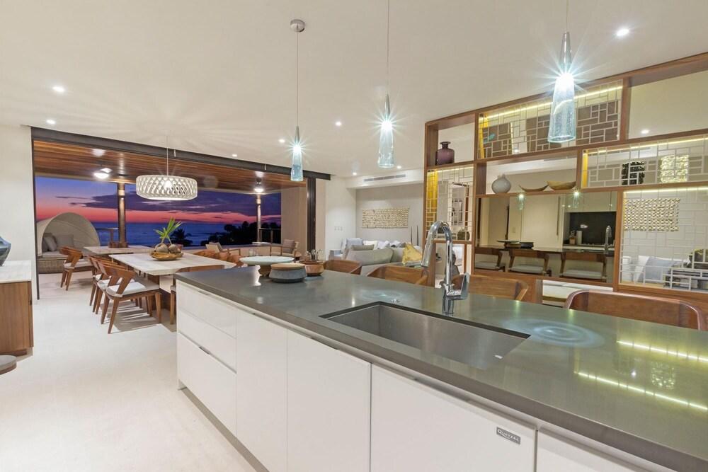 Sunny Vacation Condo 6