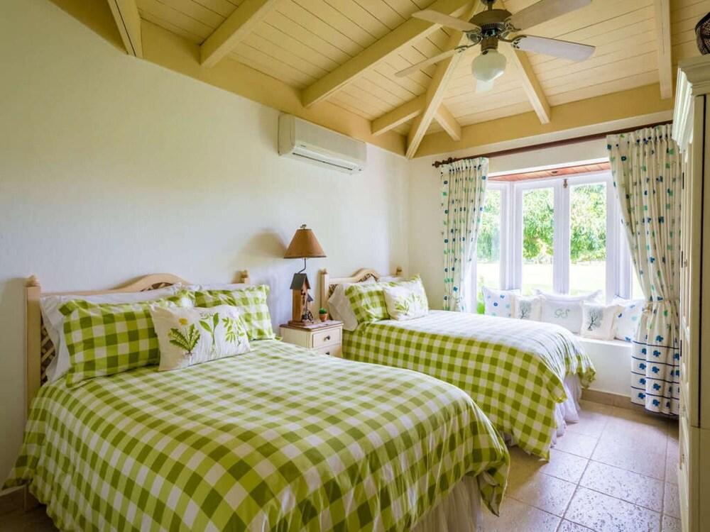 Sunny Vacation Villa 17