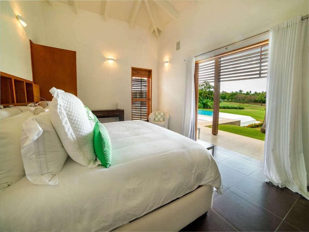 Sunny Vacation Villa 80