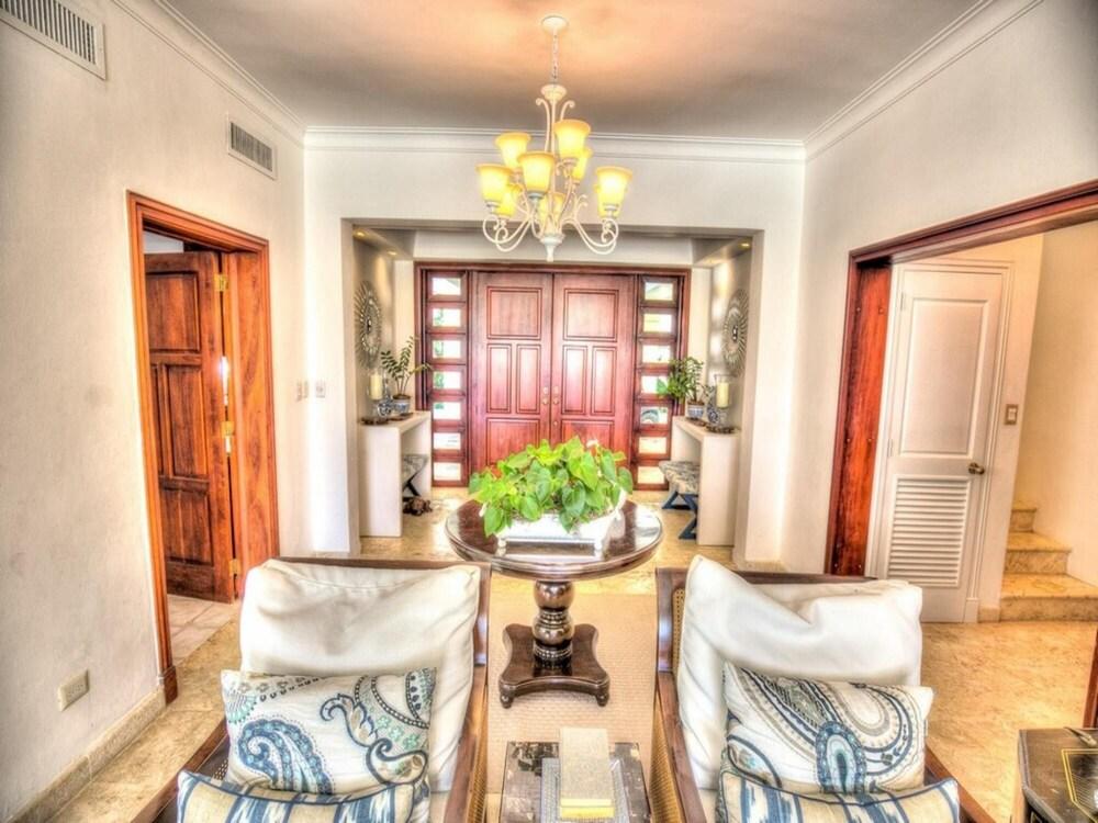 Sunny Vacation Villa 78