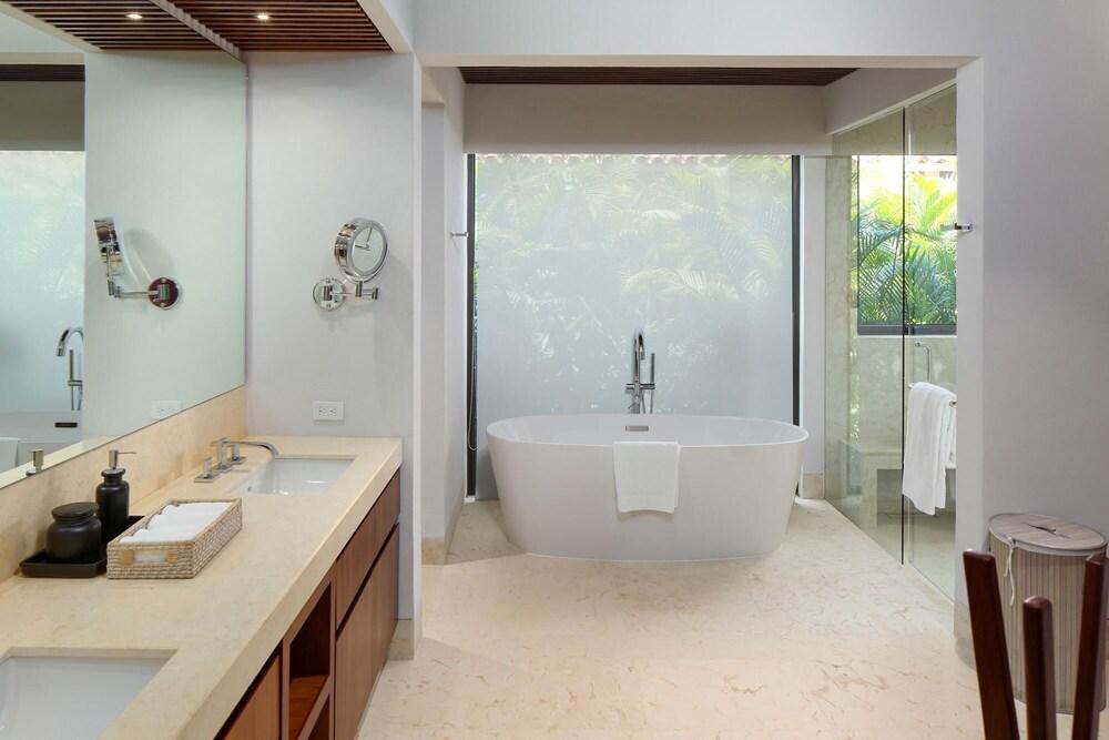 Sunny Vacation Villa 69