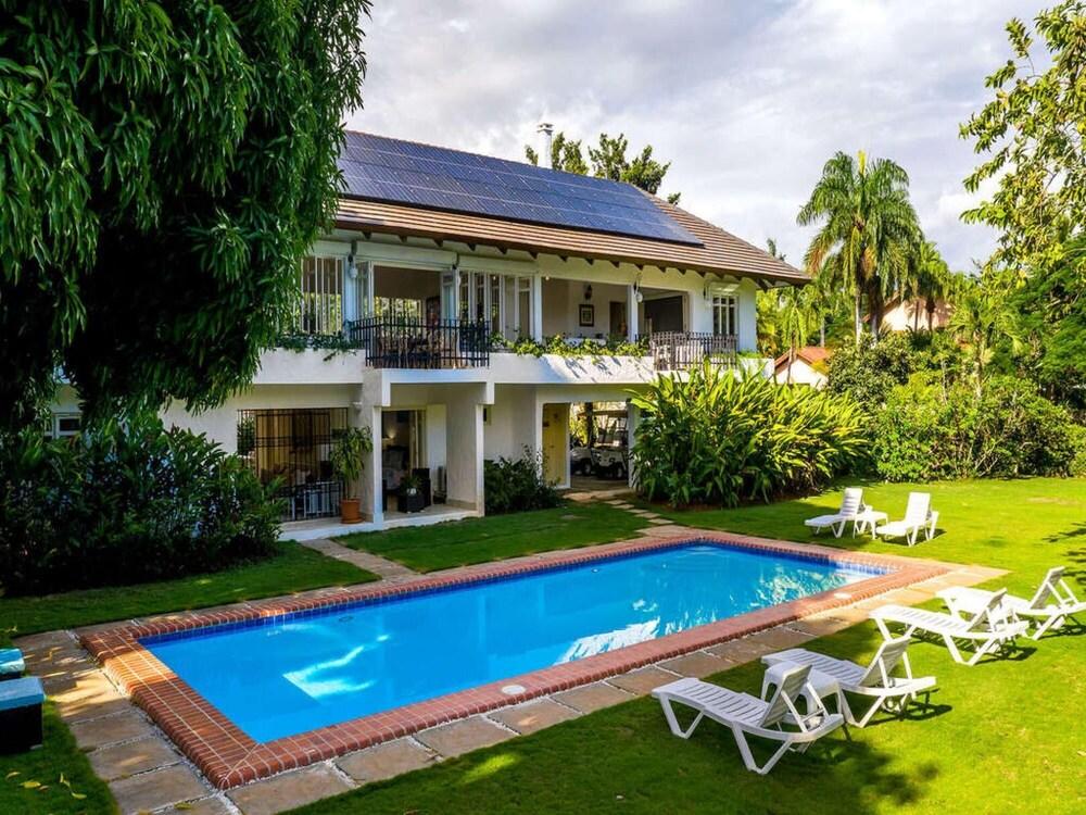 Sunny Vacation Villa 51