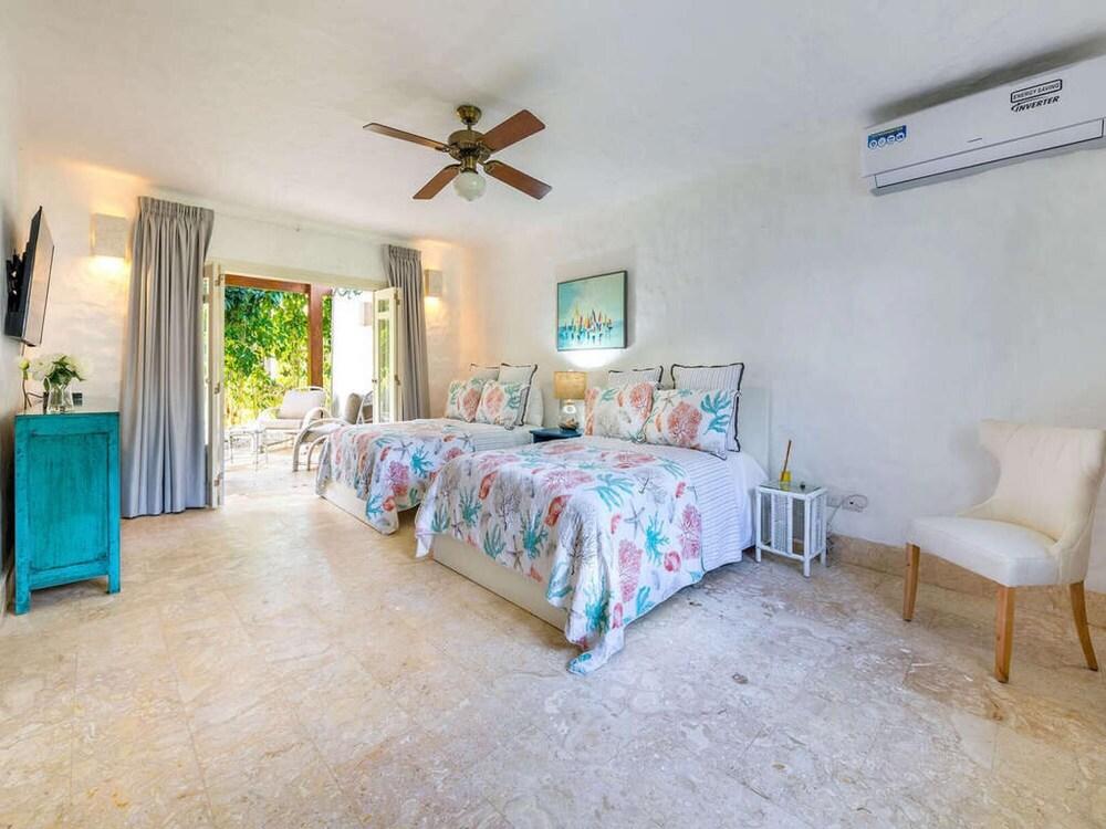 Sunny Vacation Villa 51