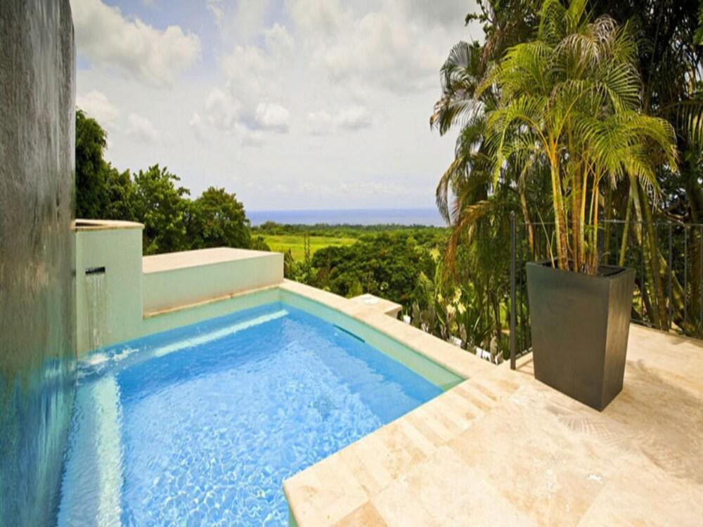 Sunny Vacation Villa 28