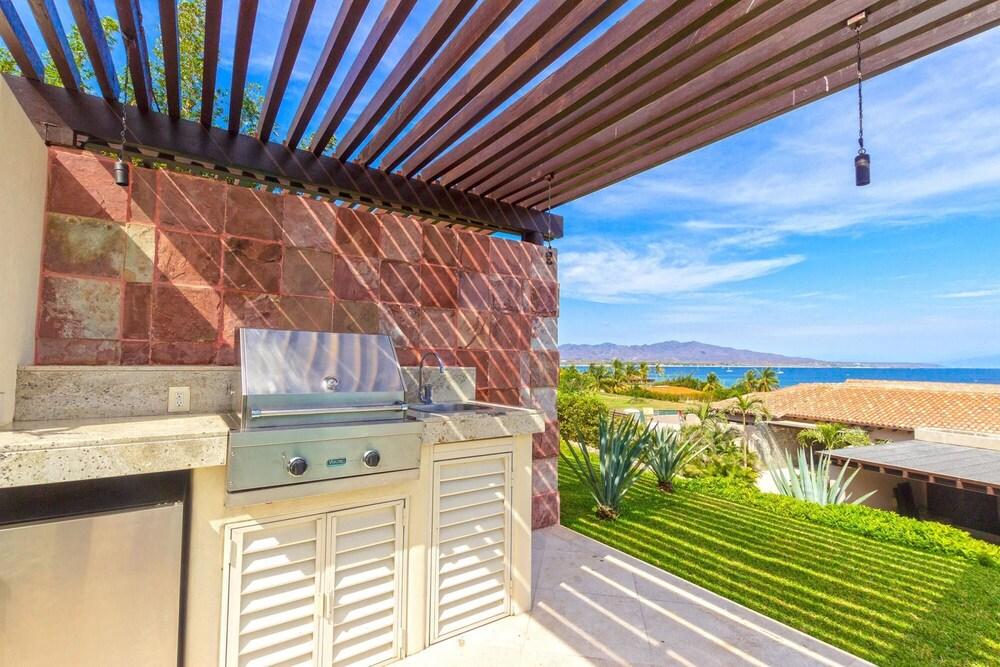 Sunny Vacation Villa 79