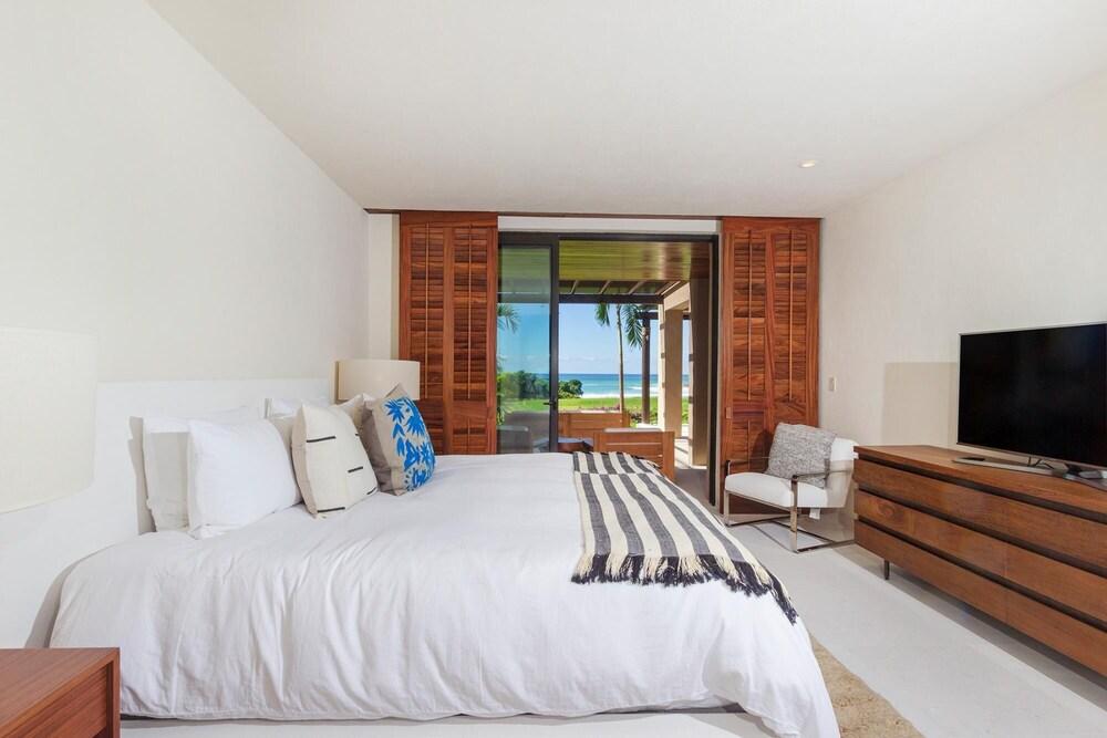 Sunny Vacation Condo 3