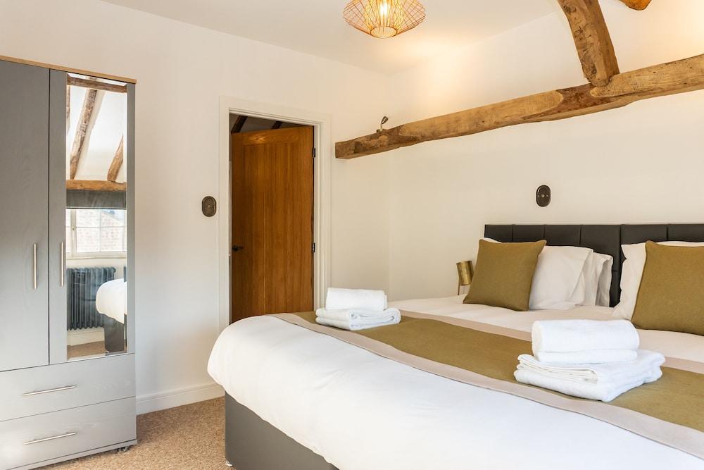 Stunning 4 Bed Sleeps 8 Cottage Parking