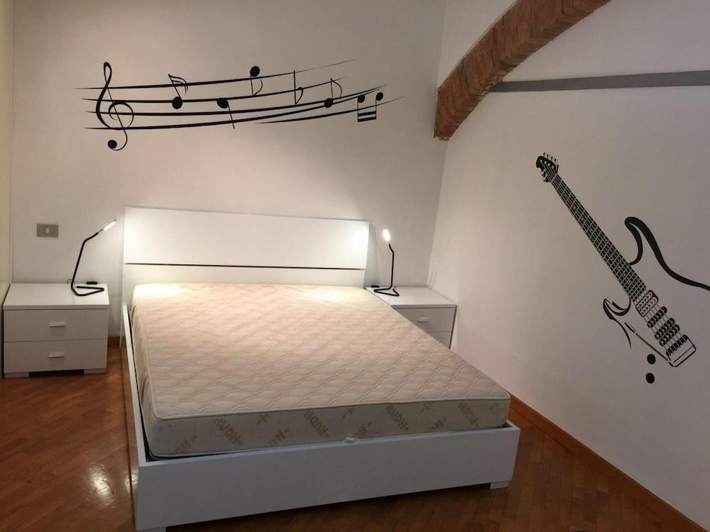 Emilia Levante Musica