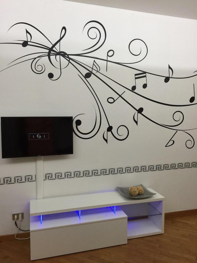 Emilia Levante Musica