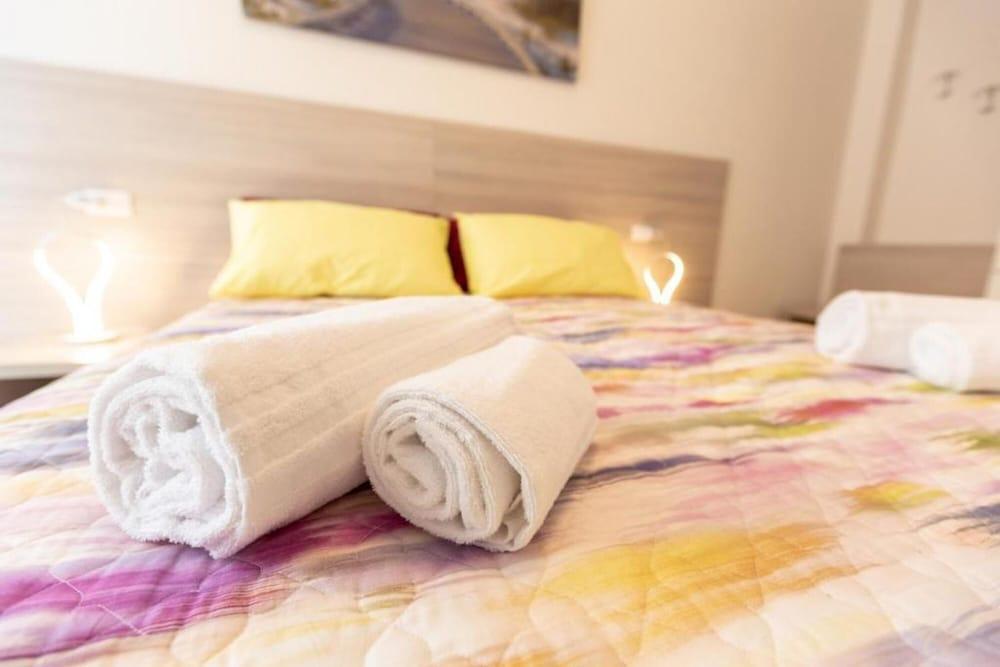 Enjoy - Shortholidays