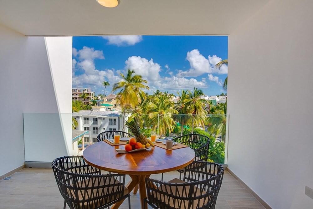 Luxury and Spacious Penthouse With Beach View