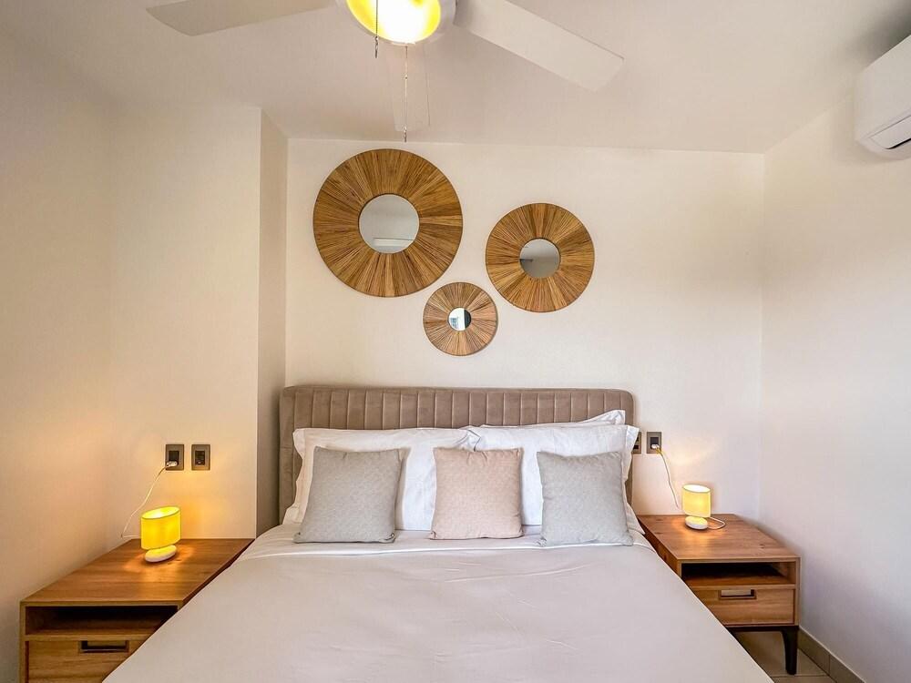 Modern Luxury Condo Close to the Beach