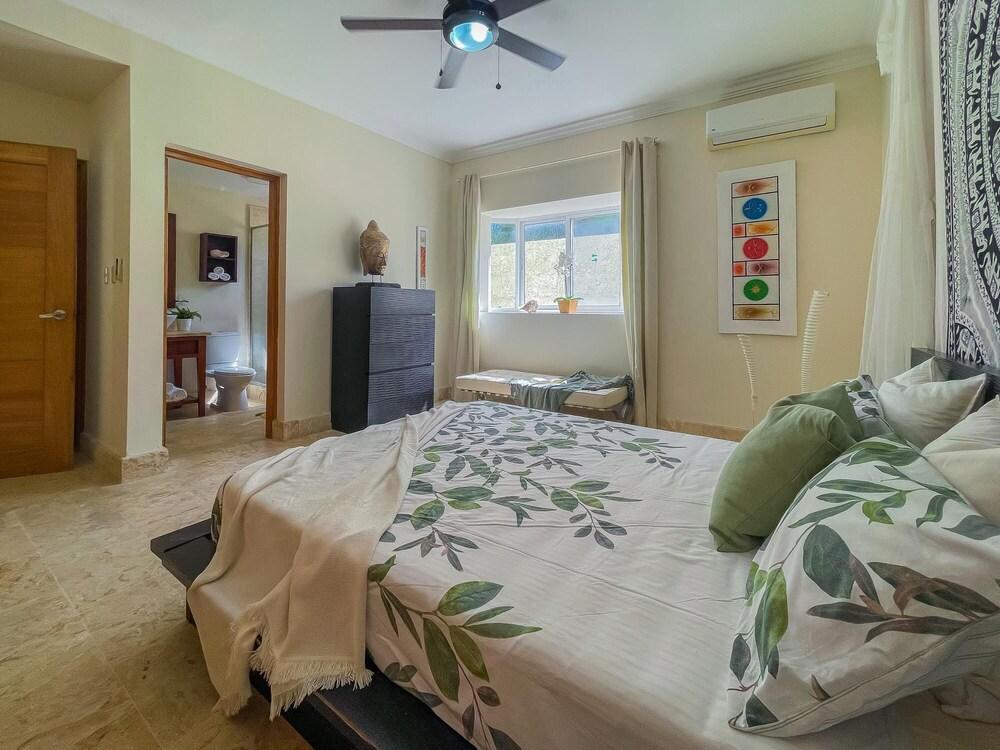 Cute Apartment Only Steps From the Beach