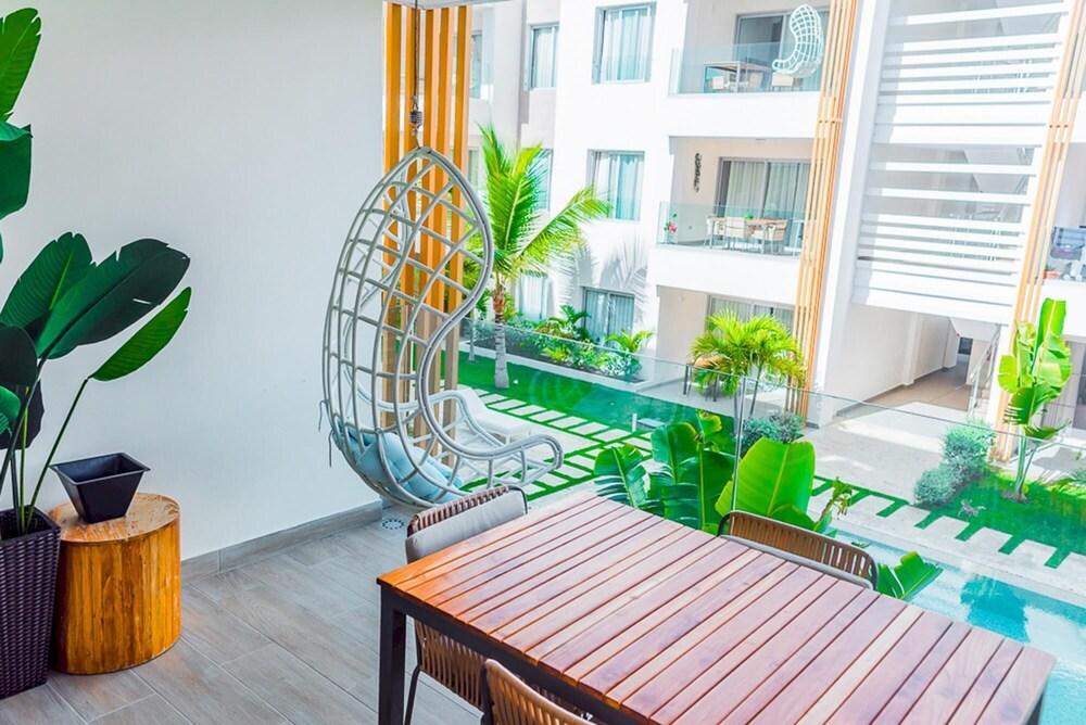 Luxury Condo With Beautiful Decor Steps From the Beach