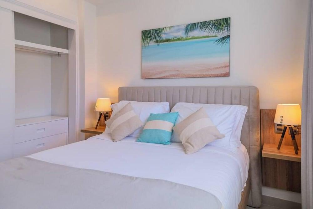 Modern and Spacious Condo Steps From the Beach