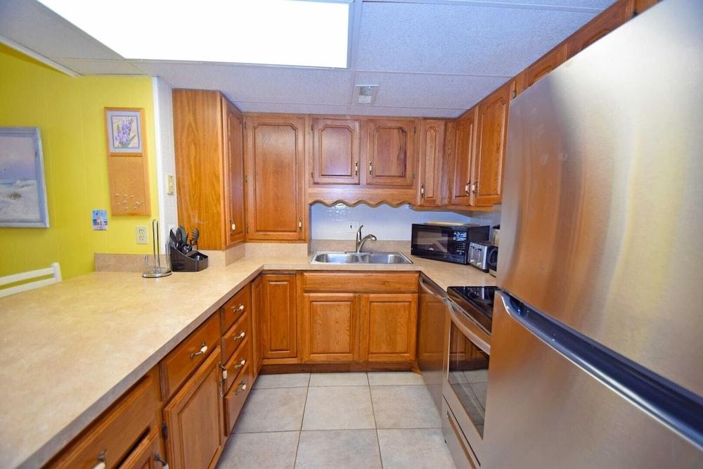 Bimini 106 2 Bedroom Condo by RedAwning