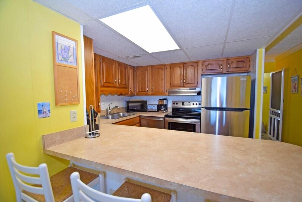 Bimini 106 2 Bedroom Condo by RedAwning