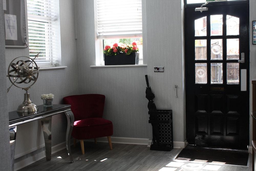 OYO Watton Vibe Hotel