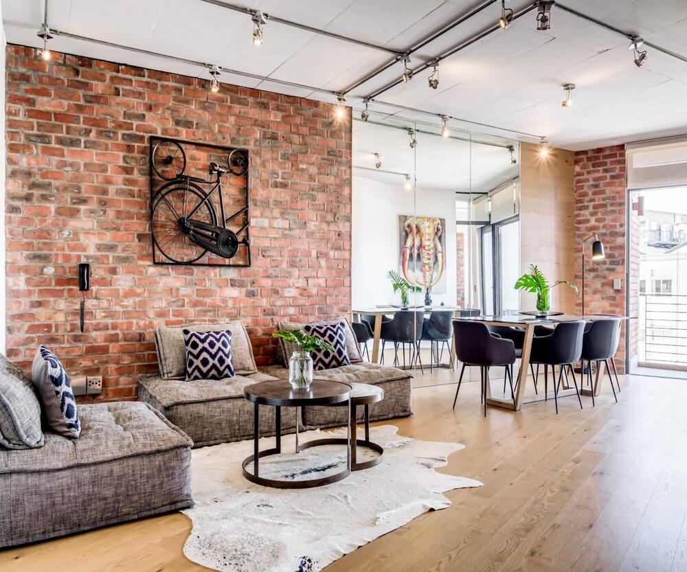 702 Metropolitan in Cape Town