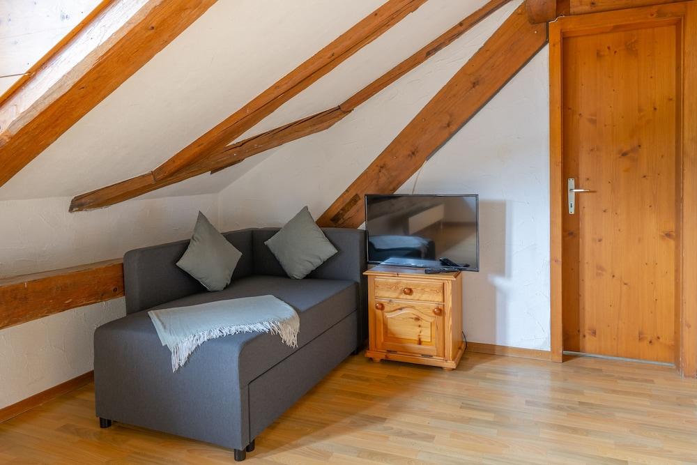 Chrona Bed & Breakfast