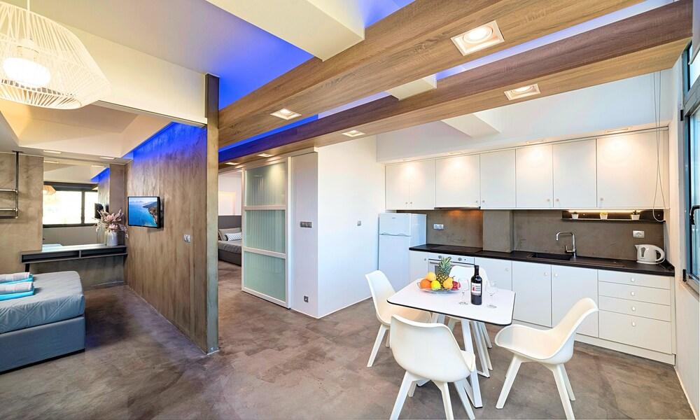 Erasmia Beachside Suites