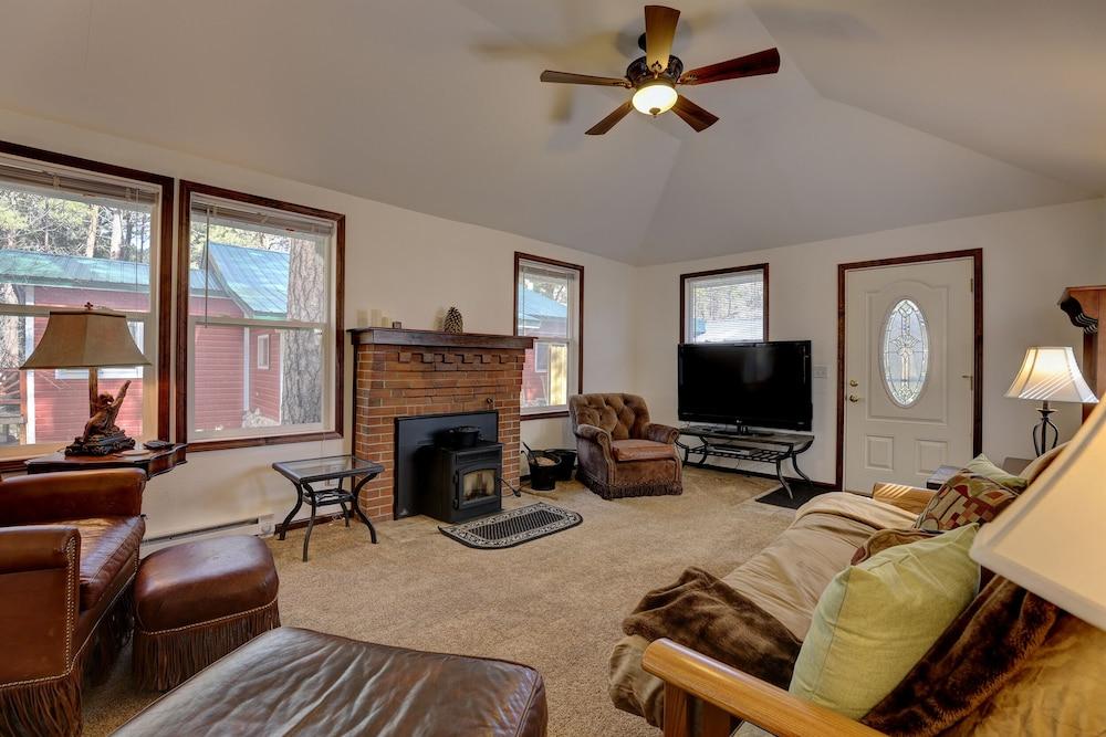 Serene Creek Side Cottage Retreat