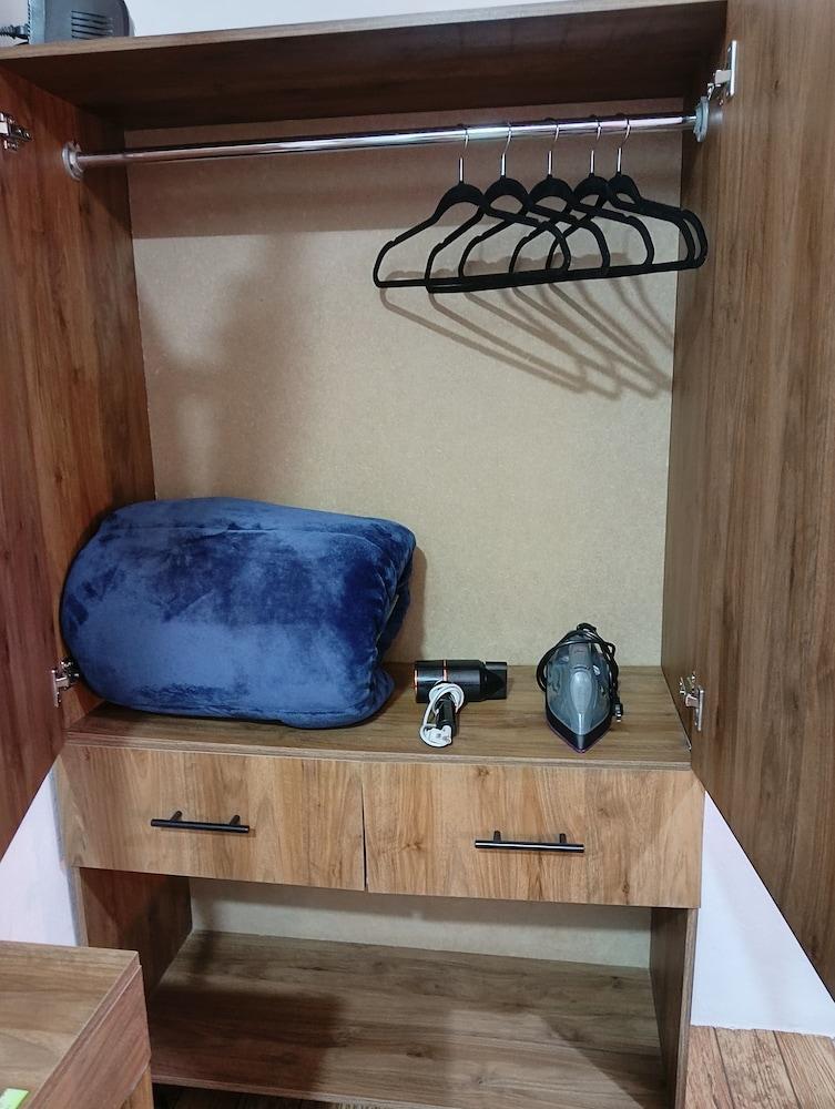 Suites del Barrio Hotel