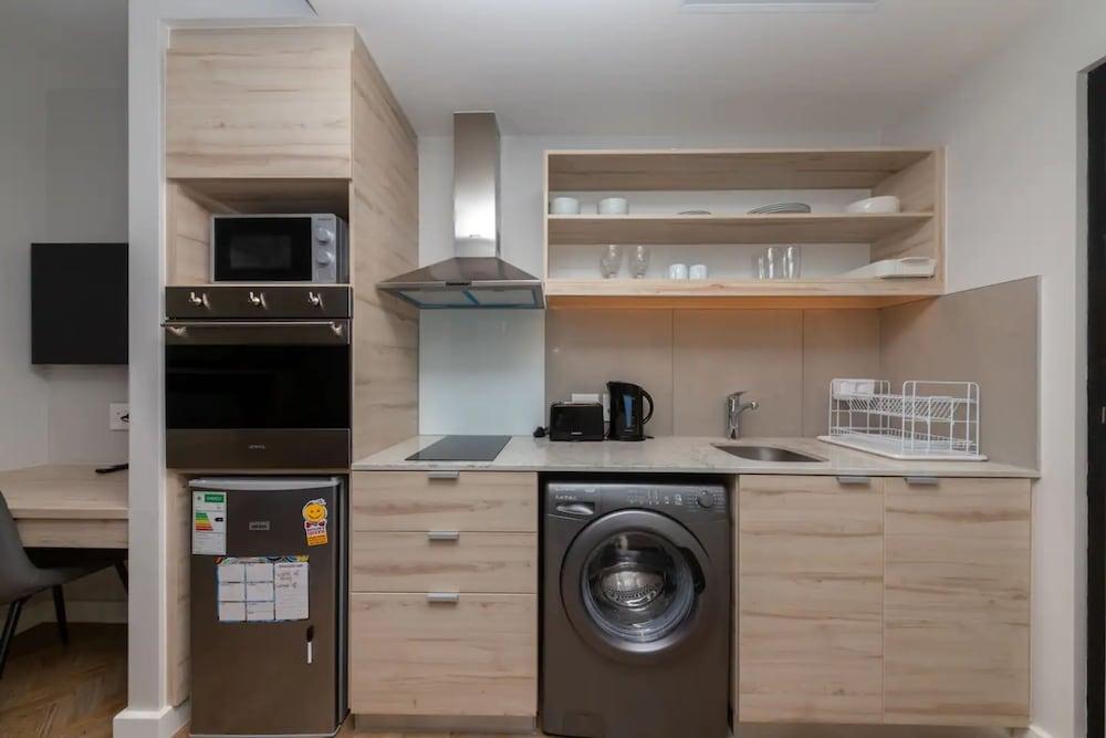 Modern, Central and Secure Studio Apartment Cape Town