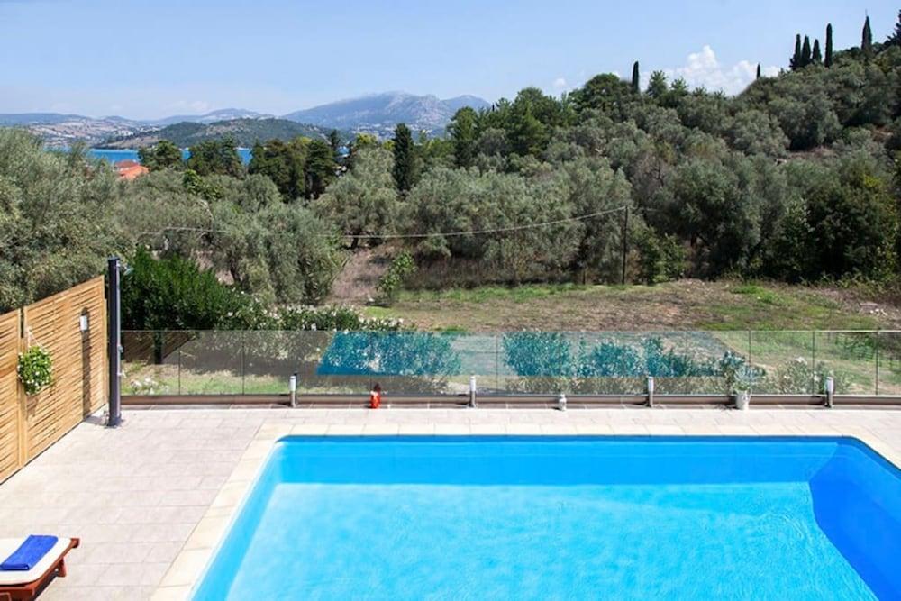 Villa Manos in Ligia