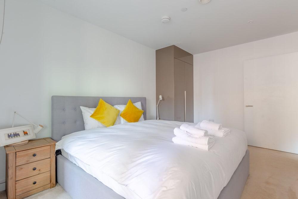 Bright Flat in Elephant & Castle