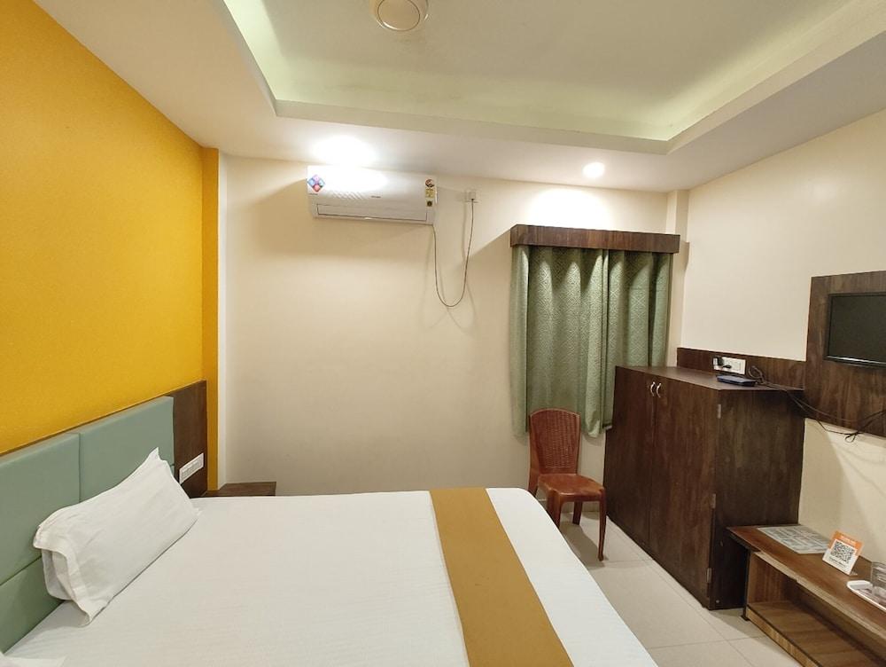 Goroomgo Jagdish Palace Puri