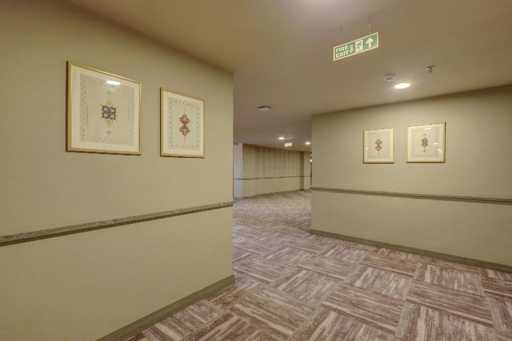 Sunday Hotel Vadodara