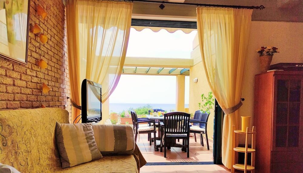 Mira El Mar by Corfuescapes