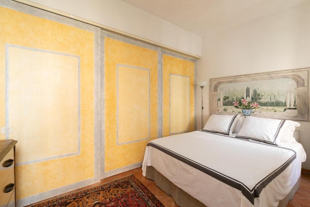 Monti Romantic Lodge