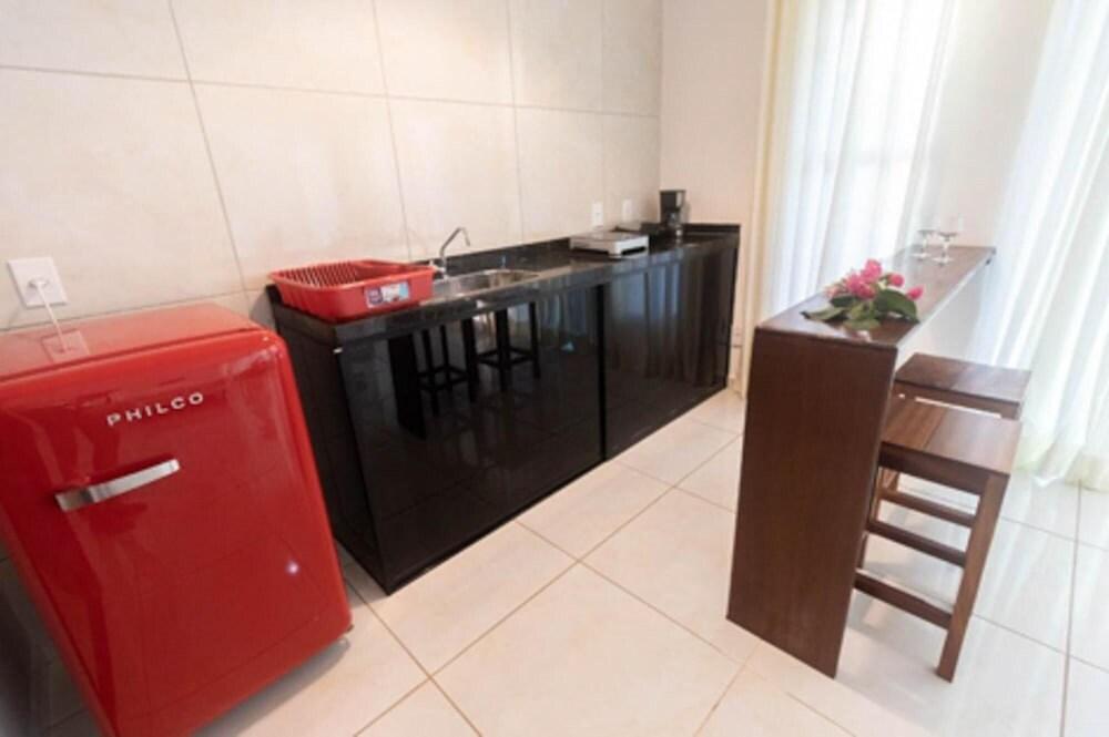 Chal Aconchegante com Vista Jardim em Vila - 02