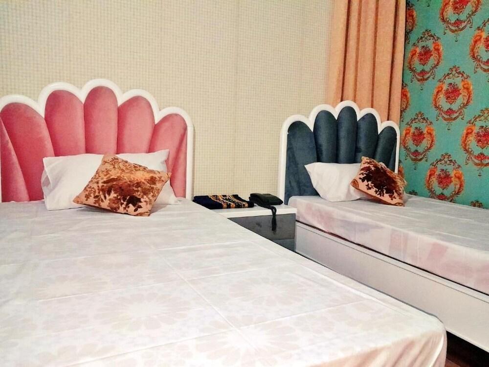 Hotel Rose One Lahore