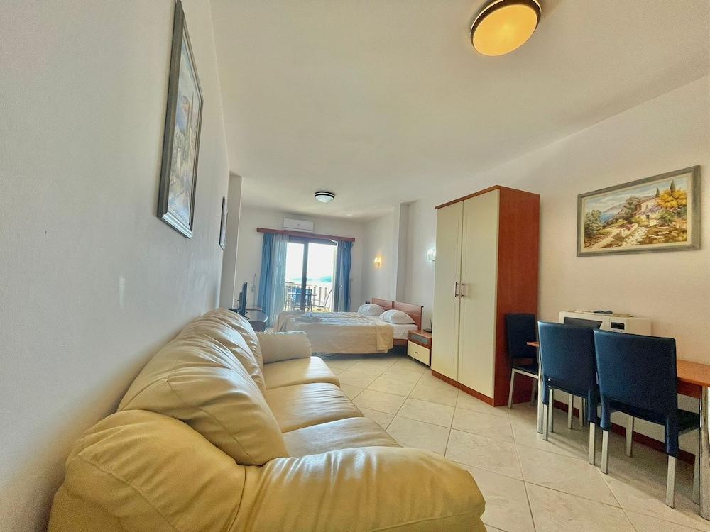 Seaview Apartments Rafailovici