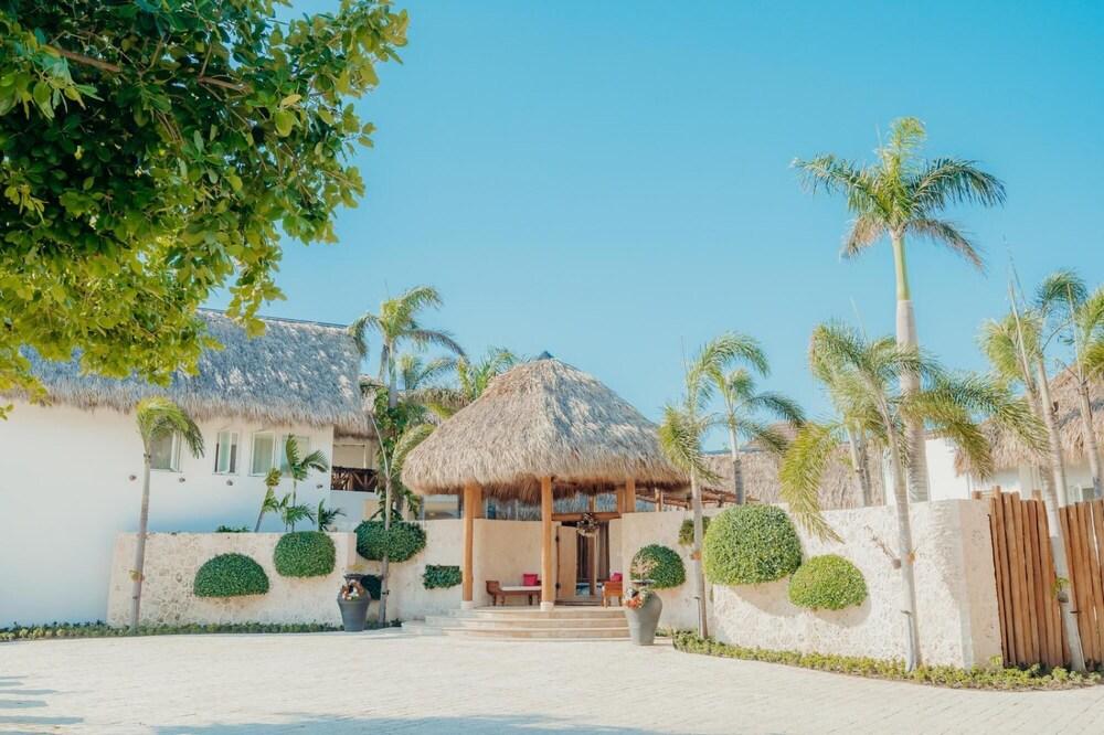 Unique Luxury Villa With Full Staff and Ocean View