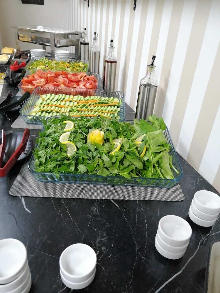 Grand Boss Suit Hotel