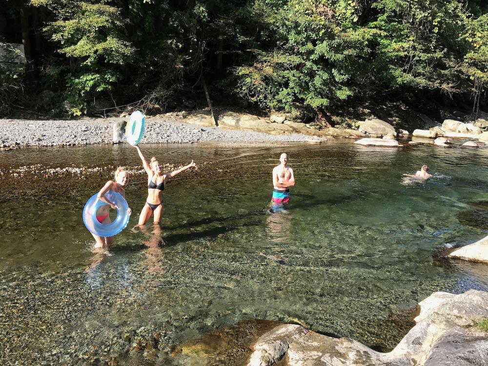 earth hostel - the riverhouse