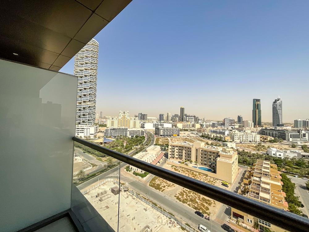 WelHome - Designer’s choice studio with pool and jacuzzi