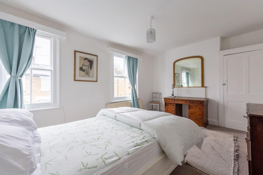 Spacious 3 Bedroom House With Garden - Hammersmith