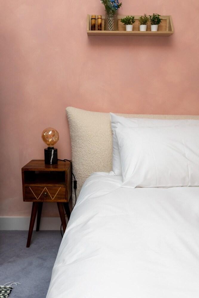 Stylish & Peaceful 2BD Canalside Flat-hackney Wick