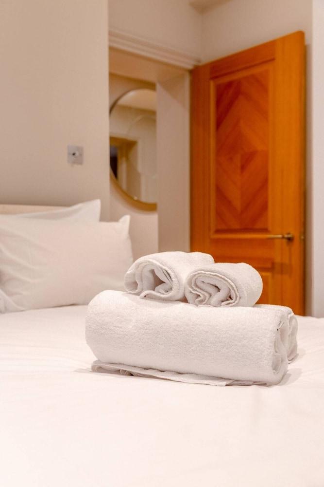 Central 2 Bedroom Flat Near Hyde Park