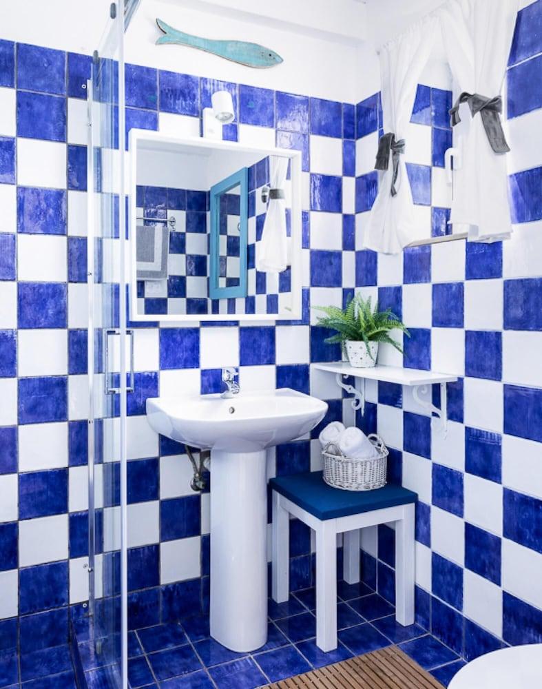 Juniper House - Charming 3 bed Villa With sea View