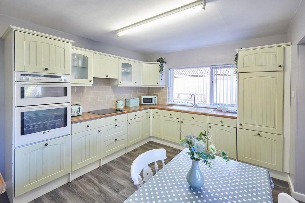 Host Stay Linden Lea