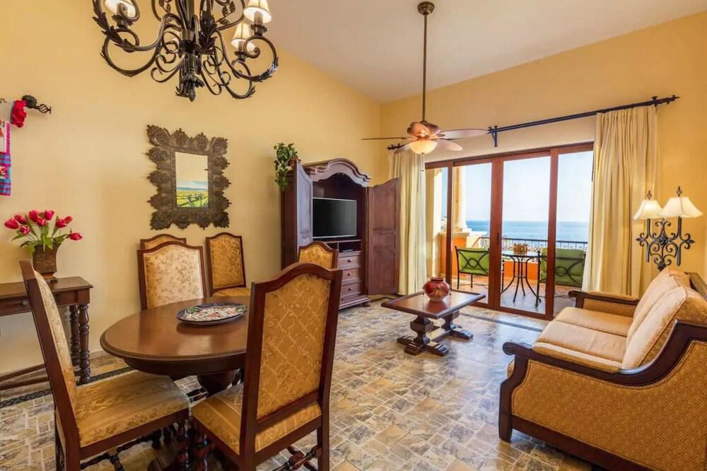Beautiful One Bedroom Master Suite at Los Cabos